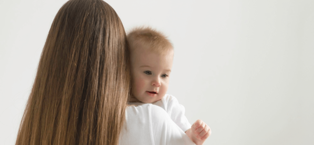 A szülés utáni hajhullás kezelése