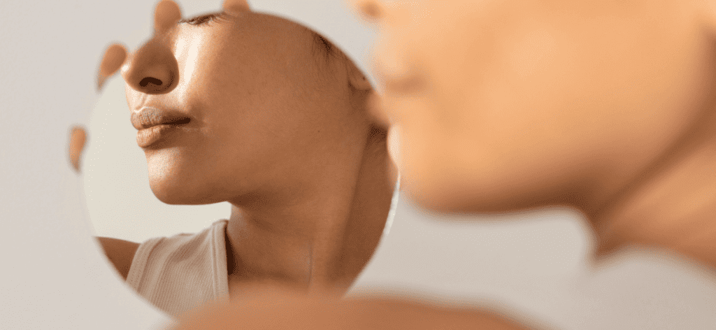 Mitesszer eltávolítás kíméletes módszerekkel - Hatékony megoldások a pattanás ellen